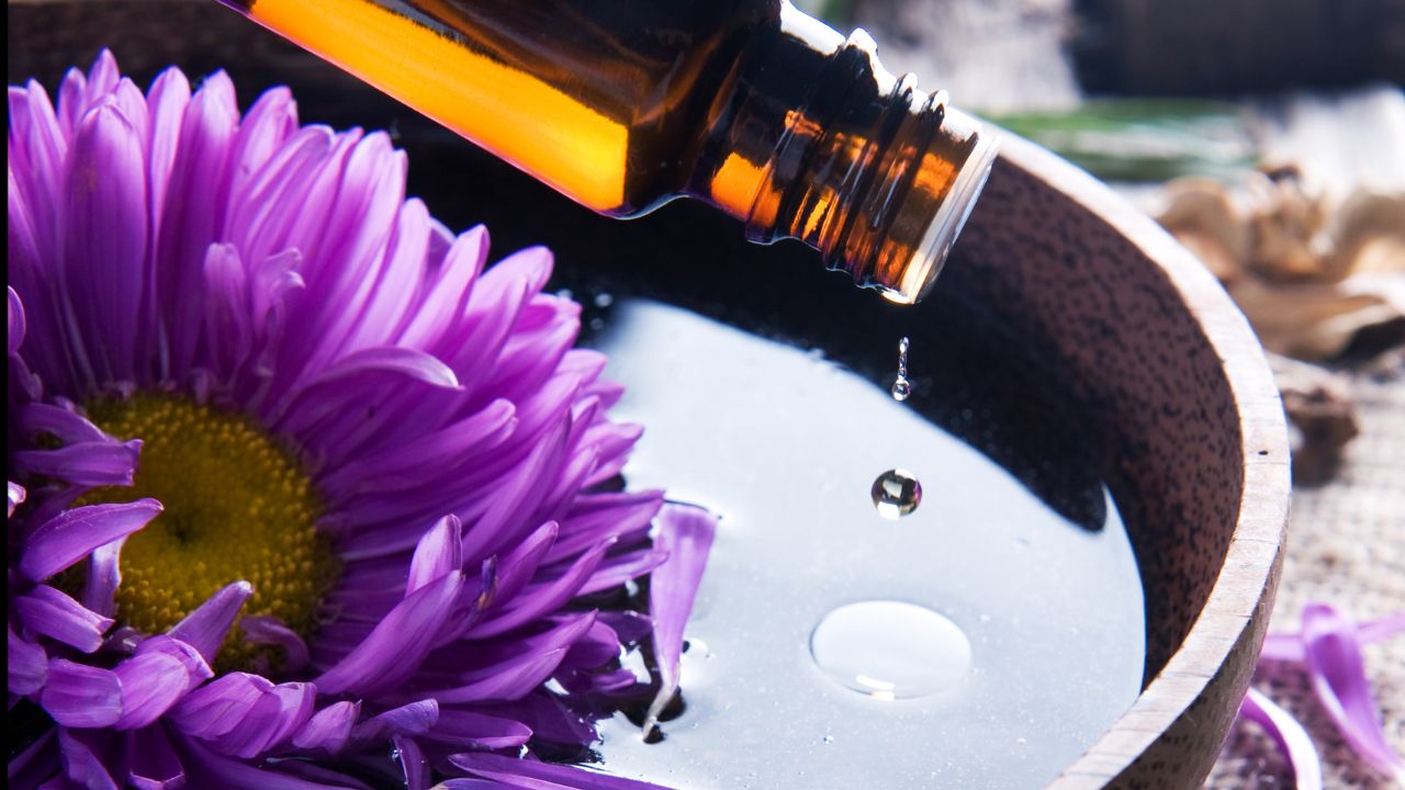 Scopri la skincare olistica e gli oli essenziali con Lagalene: l'energia della natura per una bellezza autentica